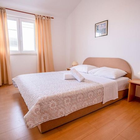 Apartments Valentin Привлака Экстерьер фото